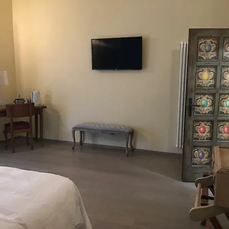 Visione Strada Maggiore 62 2* Болонья
